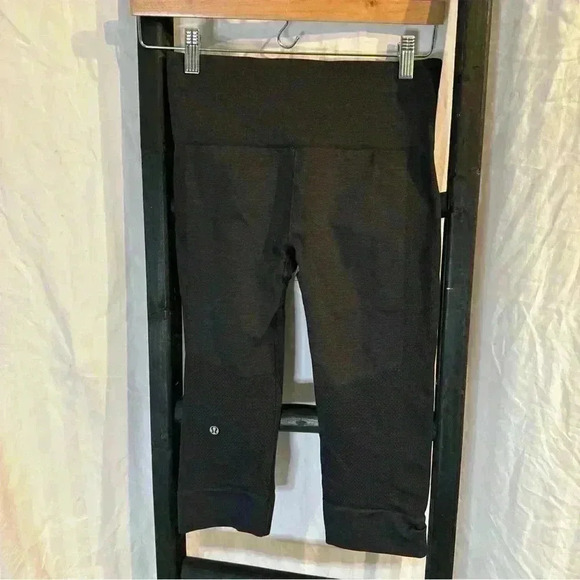 Lululemon Black Capri Leggings - Picture 4 of 8